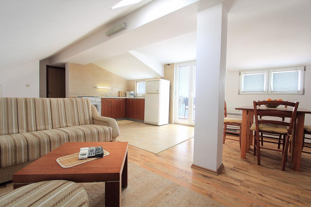 Gloria Apartment *